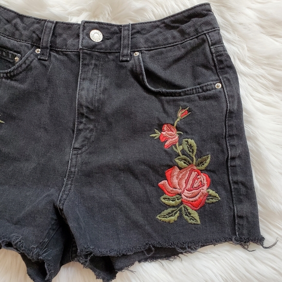Topshop Embroidered Moto Mom Cutoff Shorts 2 - Picture 4 of 6